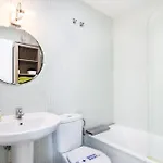 شقة Seafront Penthouse In