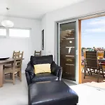 Seafront Penthouse In شقة