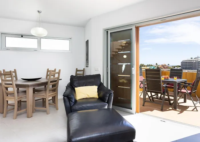 Seafront Penthouse In 公寓